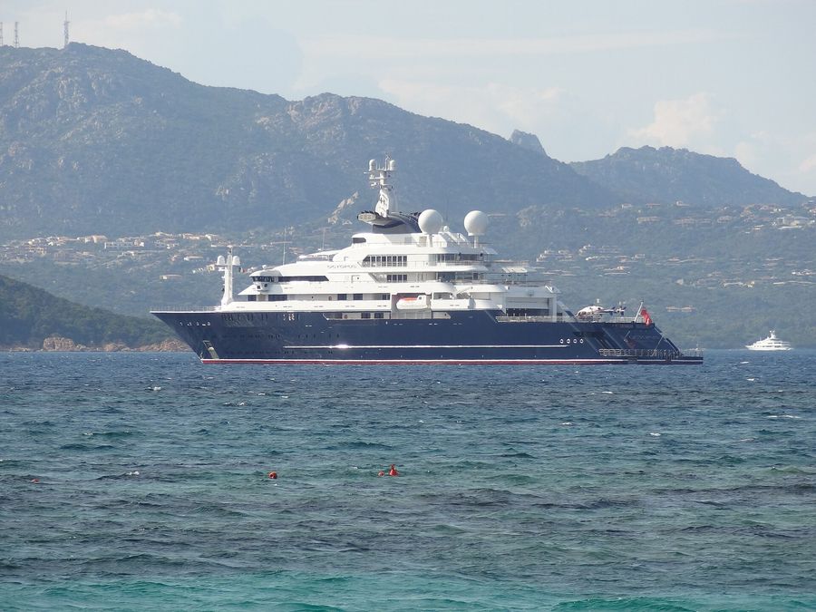 The superyacht Octopus